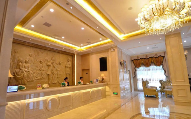 Vienna Hotel (Zhaoqing East Railway Station Dinghushan Scenic Area)
