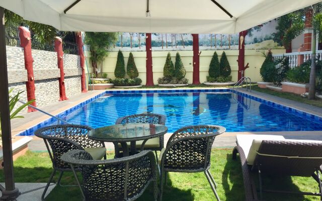 The Executive Villa Inn & Suites