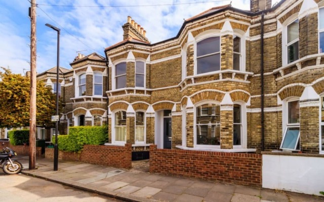 5 Bedroom House With Patio in Brixton