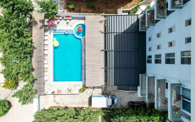 6 Milje Hotel