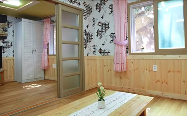 Yangsan Chickweed & Flower Pension