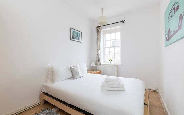 Charming 2 bed flat close to Big Ben (for 5)