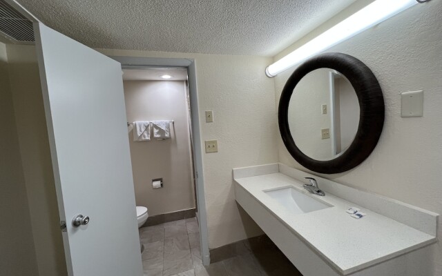 James River Inn & Suites