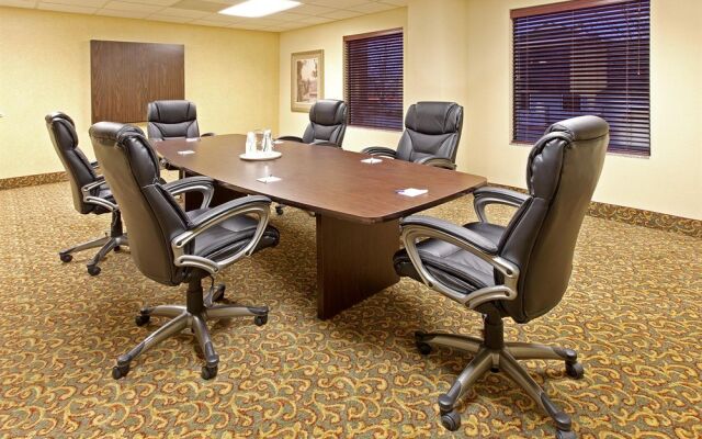 Holiday Inn Express & Suites Bentonville