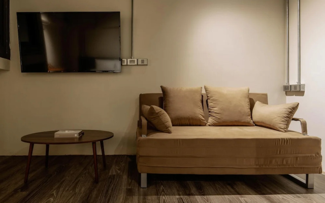 Saturn Hotel