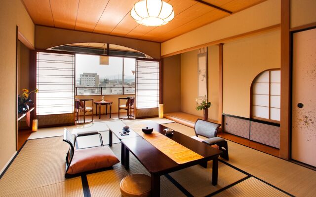 Honjin Hiranoya Kachoan Hotel