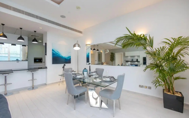 Sophisticated 1BR Palm Apt w Beach Access