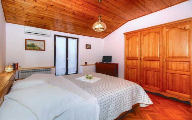 Stunning Apartment in Umag With 2 Bedrooms