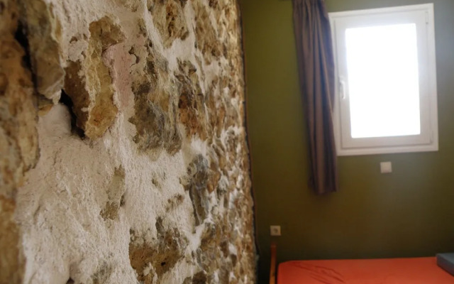 Farmhouses. 5 Guests 2 Bedrooms 3 Beds1 Bathroom