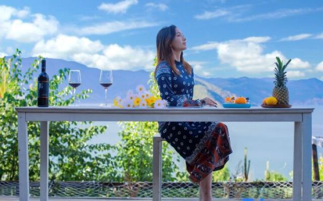 Lugu Lake Qingchen Yipin 180° Lake View Hotel