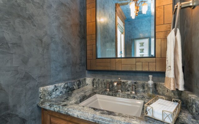 THE Pinnacle by Exceptional Stays