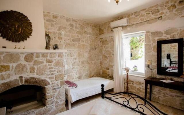 Traditional House 1 with Pool