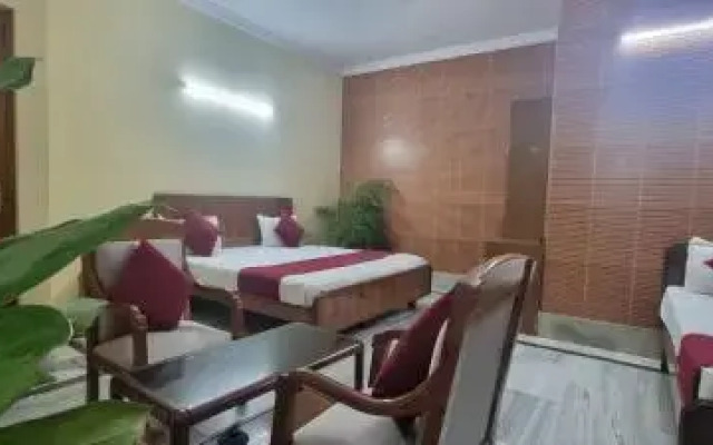Hotel Shri Hari by OYO Rooms