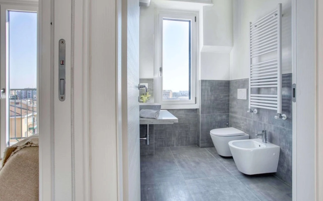 Bright flat near Lambretta Park
