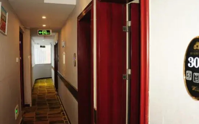 Xingyuexing Hotel (Zhuhai Gongbei Port)