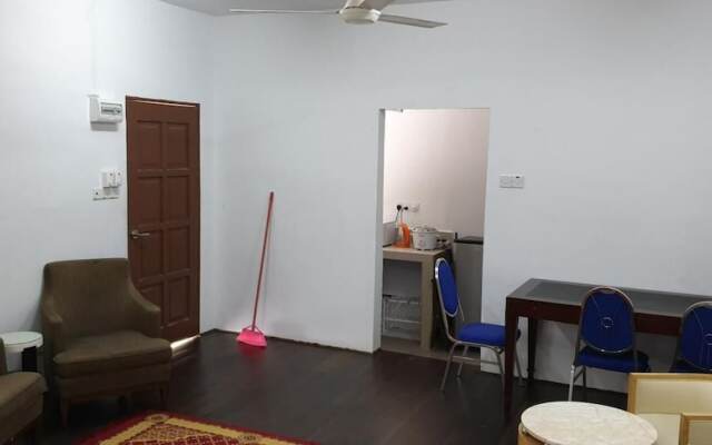 MRI Homestay Sg Buloh - Village Bungalow with Swimming Pool