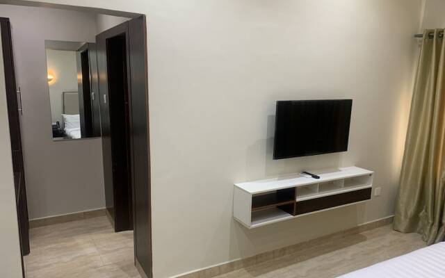 Greywood Hotel and Apartments