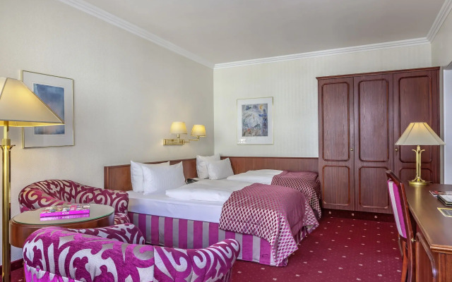 Bernstein Villa Kastania