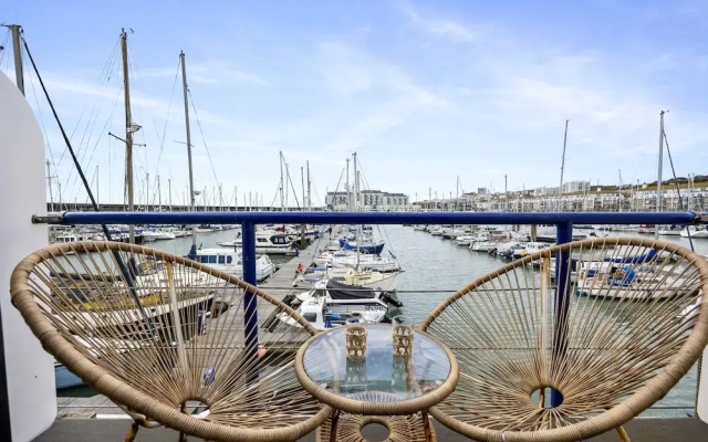 Brighton Water Cabin With Free Parking