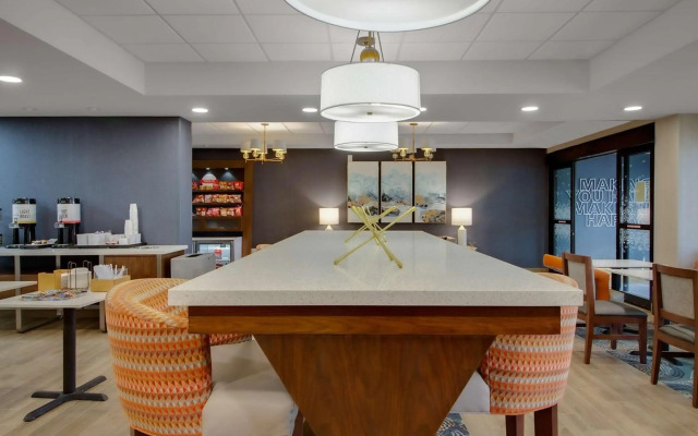Hampton Inn Birmingham-Colonnade 280