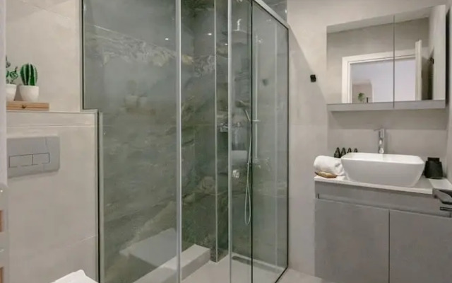 Minimal Chic Retreat Suite