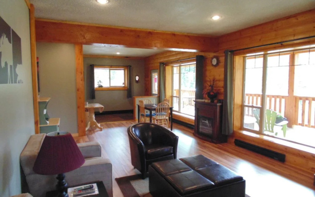TimberWolf Lodge B&B