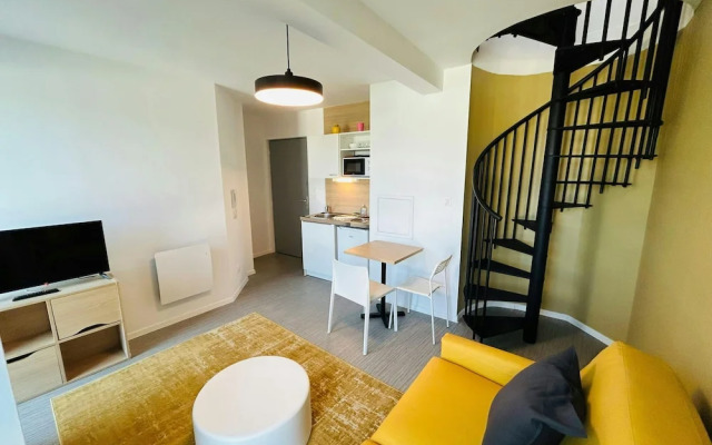 We Live In R - Duplex 503