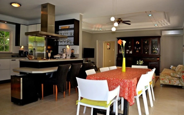 Parrot Villa