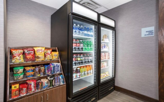 Holiday Inn Express Kansas City - at the Legends