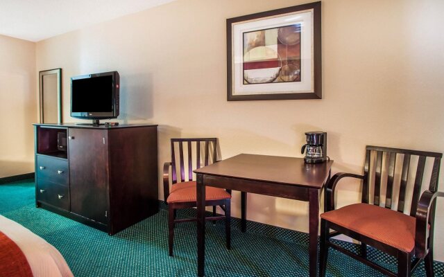 Quality Inn and Suites Arnold - St Louis