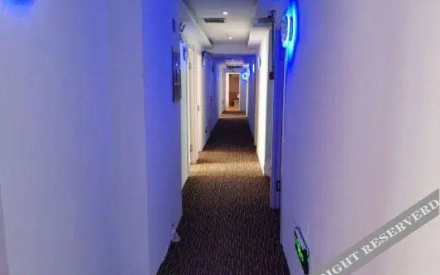 Yixin Business Hotel (Changchun Railway Station Heishui Road)