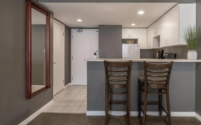 Hotel Faubourg Montreal - ex Holiday Inn Express Hotel & Suites Centr