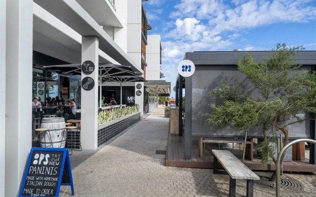 Modern Studio in Fremantle With Stunning Rooftop