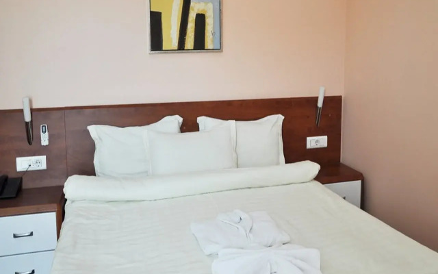 Royal Hotel & Spa