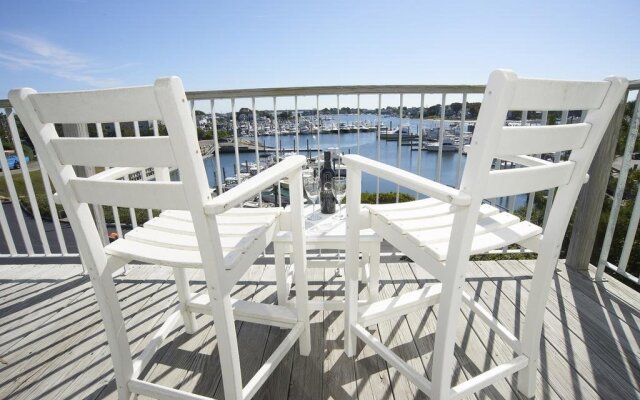 Anchor In Distinctive Waterfront Lodging