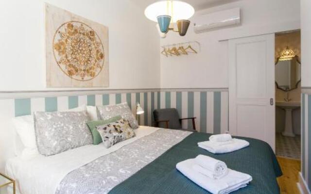 2 beautiful suites upscale flat embracing Tejo!