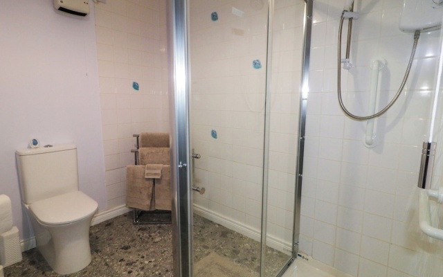 Shalom Apartment 98B