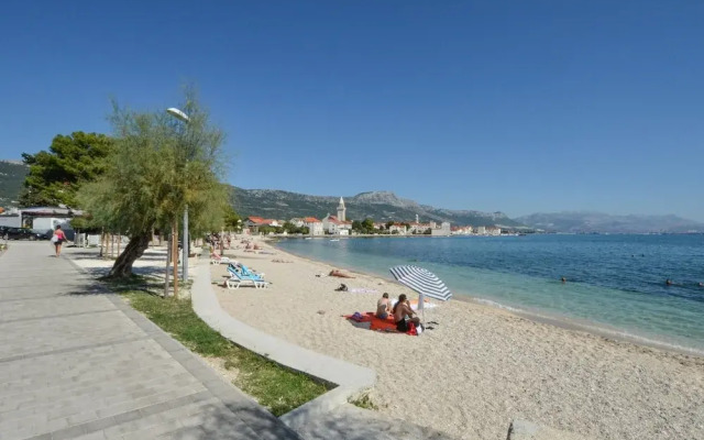 Stylish Kaštela Apartment With Modern Amenities and Free Parking