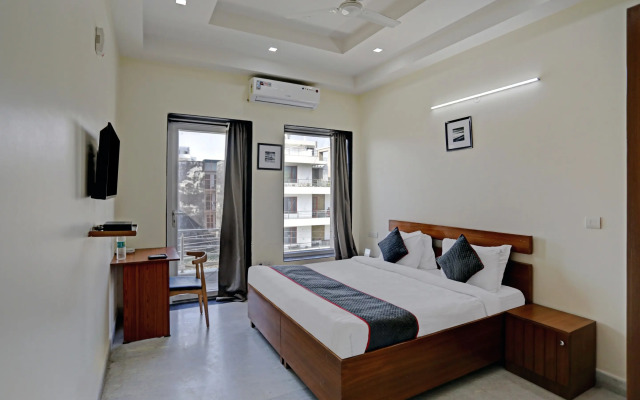 OYO Townhouse 79643 Oyo Townhouse Hotel Merriment Near ISKCON Temple Noida