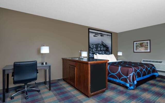 Super 8 by Wyndham Glenwood