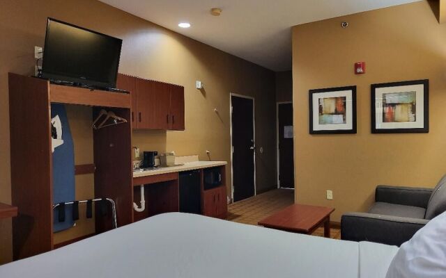 Starkville Inn & Suites