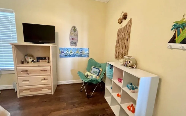 Beachy Beach 3 Bedroom Home by Redawning
