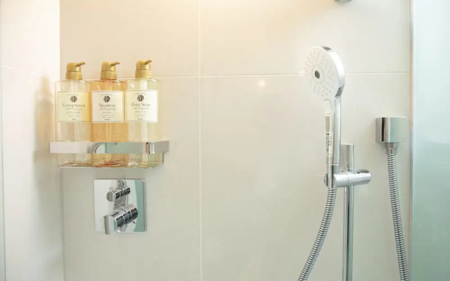 PLAZA EAST CABIN - Caters to men