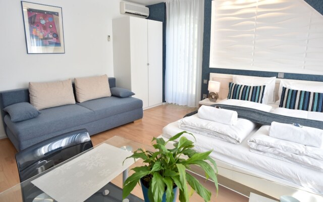 Hillside Premium Apartments