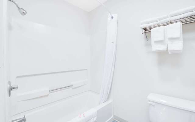 Days Inn by Wyndham Sturgis