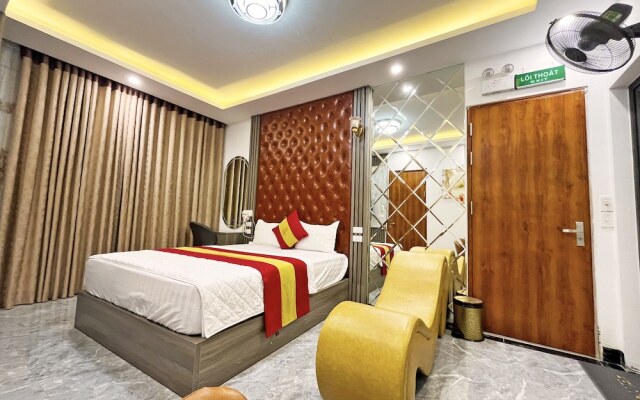 Queen Hotel - Mo Lao