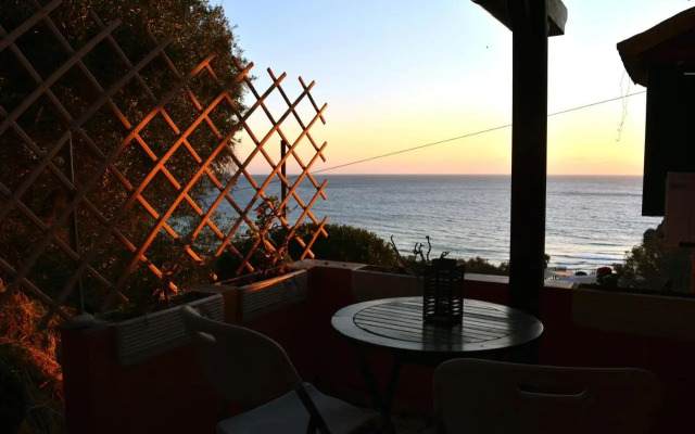 Papadatos Apts With Amazing View - 5mins from the beach