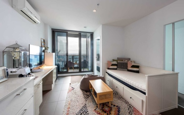 Homely 1BR Apt Near Southern Cross Station w/ Pool – Guest Rooms – Melbourne