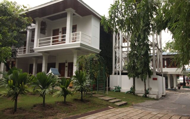 Myanmar Life Hotel