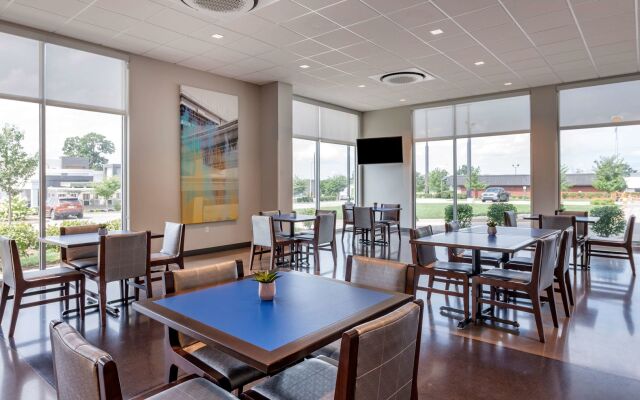 GLō Best Western Lexington